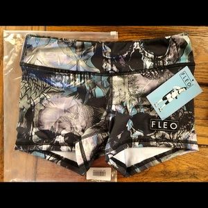 Fleo skulls 3.25 NWT